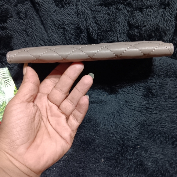 NWT Badgley Mischka quilted long wallet - Picture 4 of 7